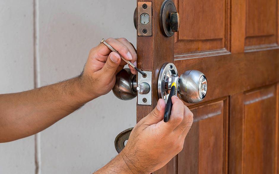 comment changer une serrure de porte Stains