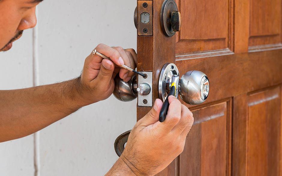 comment changer une serrure de porte Limay