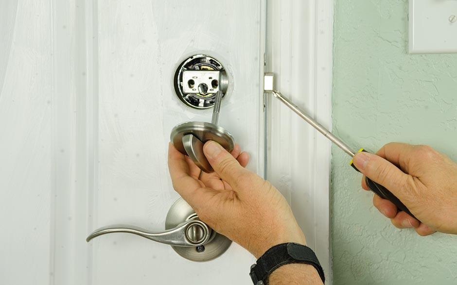 comment changer une serrure de porte Stains
