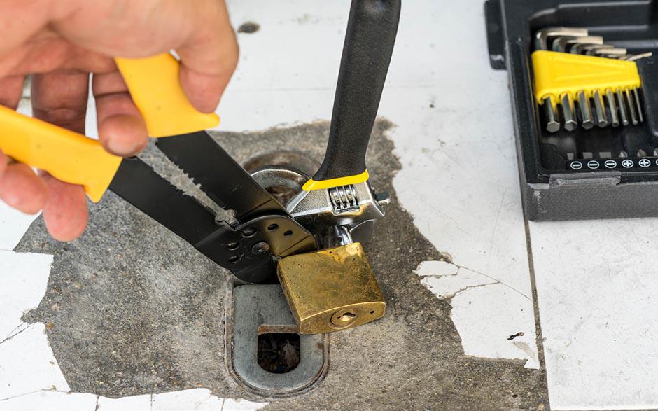 comment changer une serrure de porte Stains
