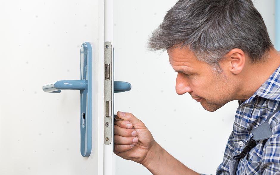comment changer une serrure de porte Stains